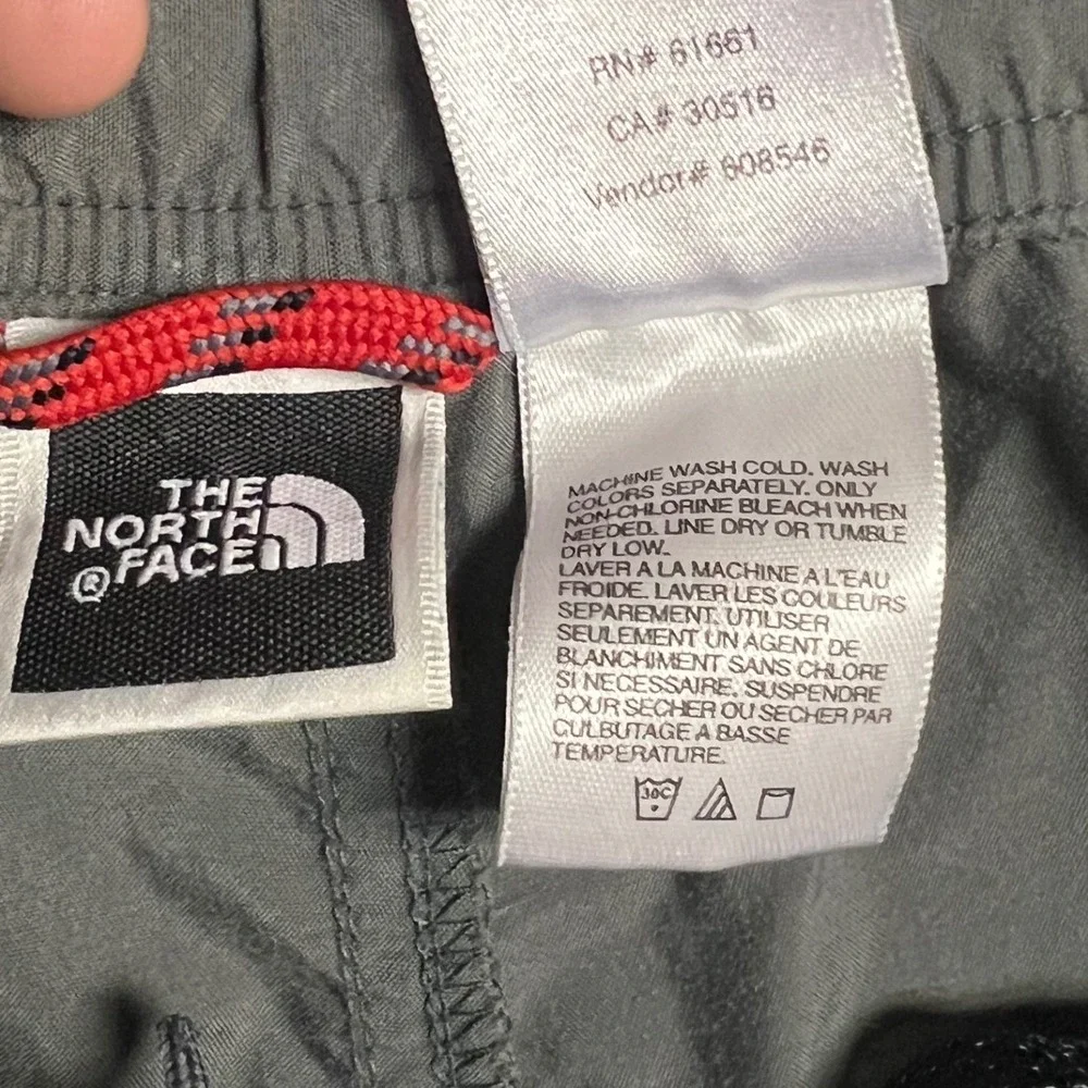 The North Face Cargo Swim Shorts XL Gray Nylon Quick Dry Zip Pocket Hiking Beach